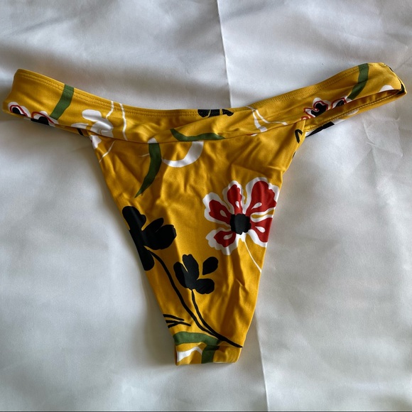 Yellow Tropical Pattern Matching Bikini Set - Picture 9 of 16